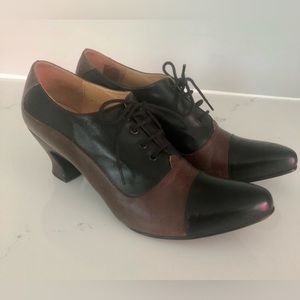 John Fluevog Two Toned Oxford Heel size ten 10